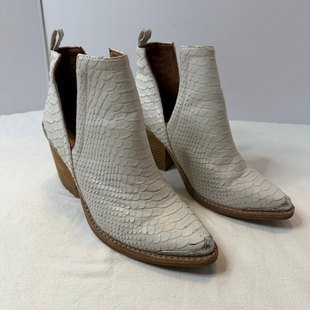 Jeffrey Campbell Cromwell White Western Ankle Boot Size‎ 5.5